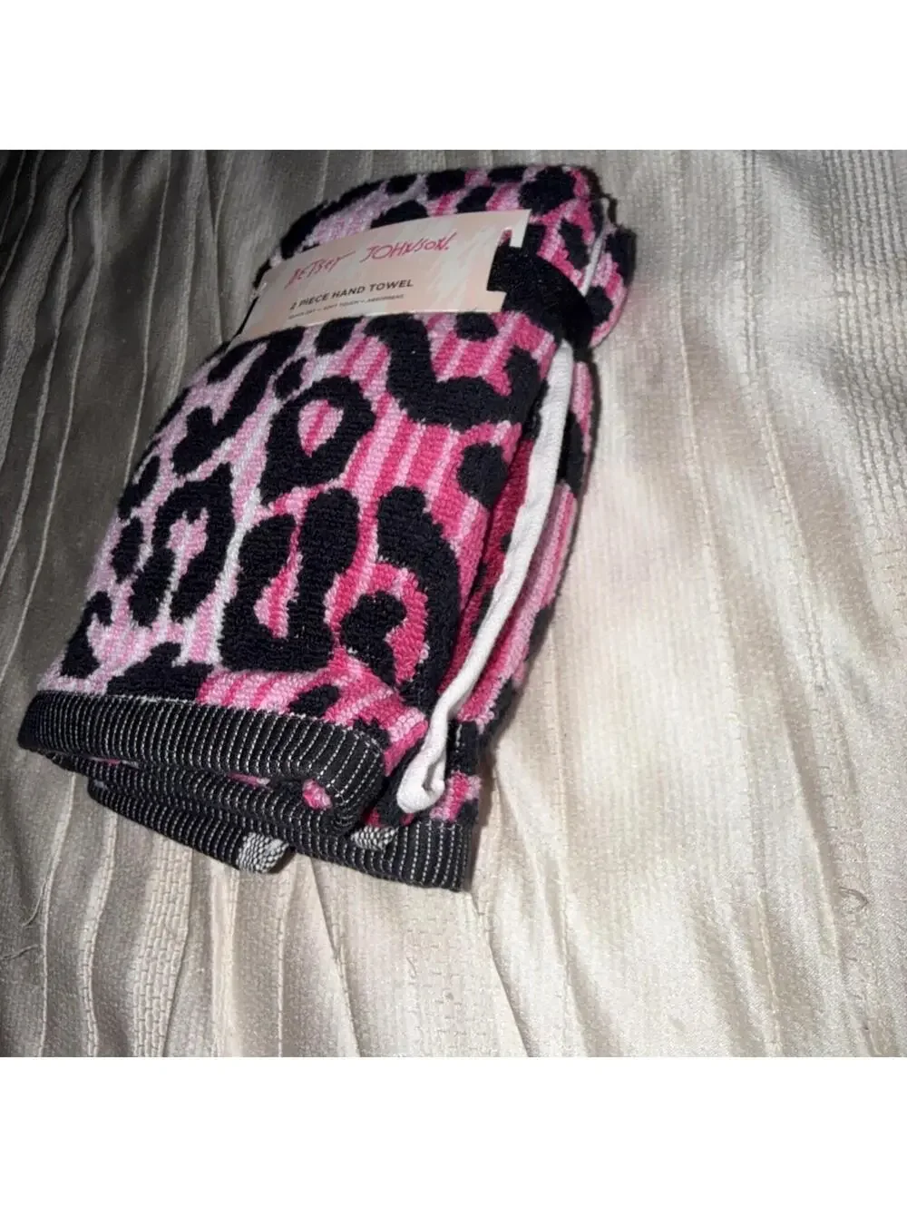 NWT Betsey johnson  Set OF 2 Hand Towels Quick Dry Soft Touch Leopard Multicolor